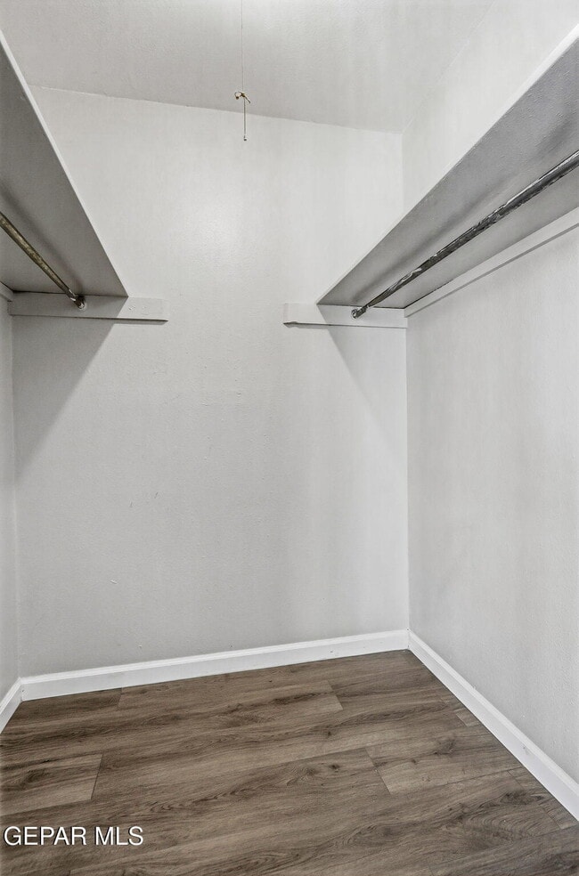 Building Photo - 10604 Springwood Dr