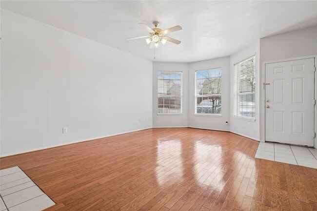 Building Photo - 3805 Brandon Park Dr