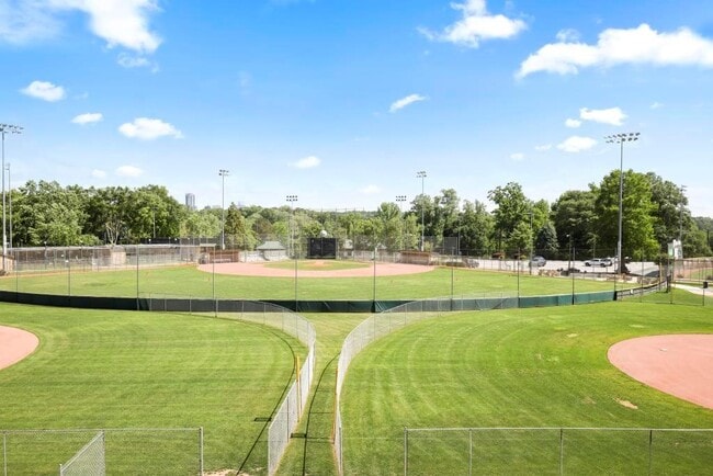 Building Photo - 121 Chestnut Cir