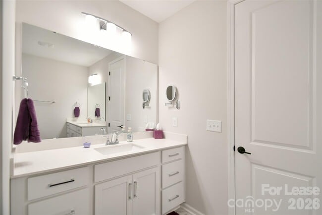 Building Photo - 114 Isleworth Ave