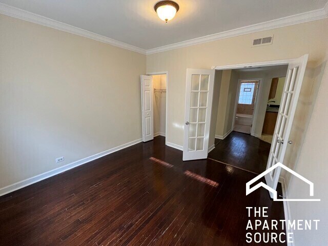 Building Photo - 2440 N Hamlin Ave