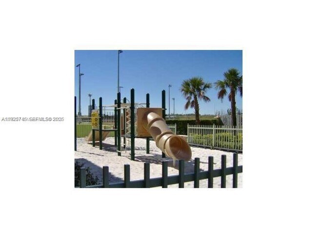 Building Photo - 6015 NW 116 Pl