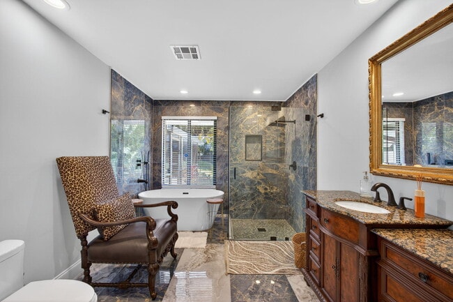 Building Photo - 168 Thornton Dr