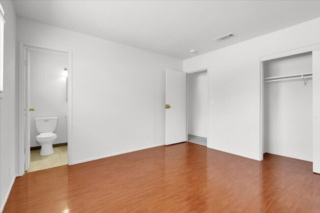 Building Photo - 2805 Sultana St