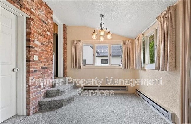 Building Photo - 2306 Locust St