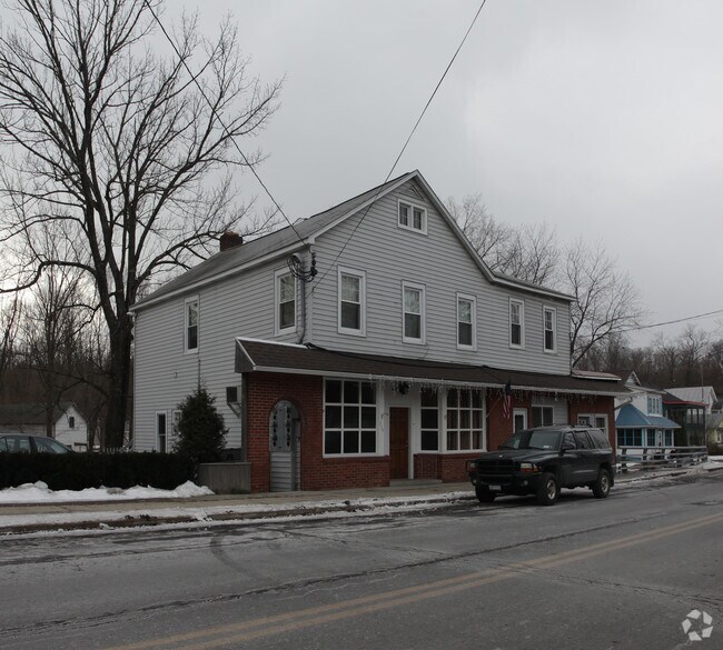 Primary Photo - 579 Main St