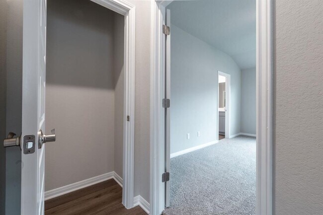 Building Photo - 2832 Mill Run Bnd