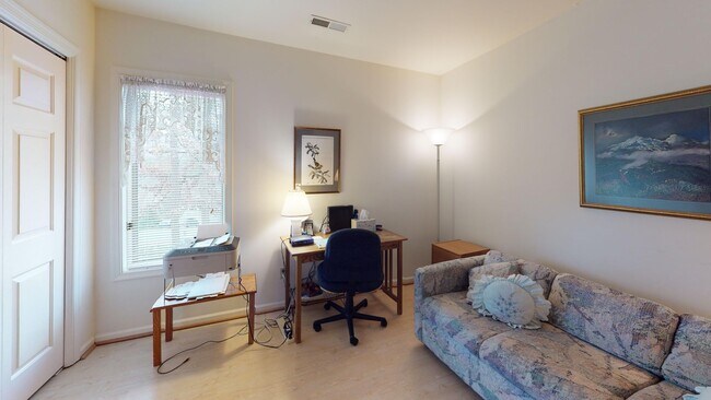 Building Photo - Short Term Furnished House