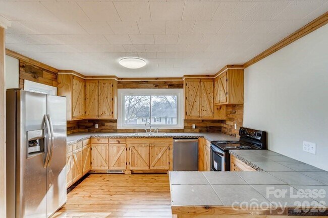 Building Photo - 503 N Church St