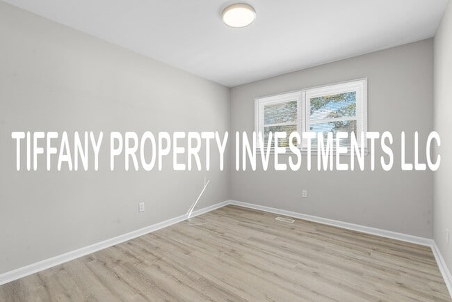 Building Photo - 714 Chal Dr