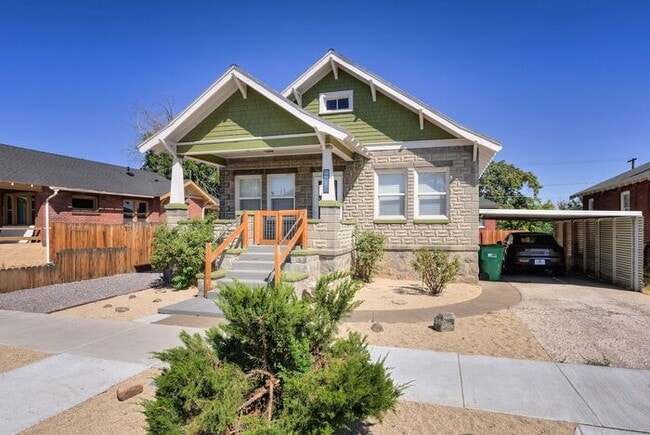Building Photo - 453 Moran St