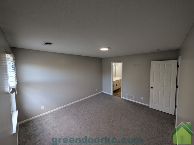 Building Photo - 14856 Robinson St