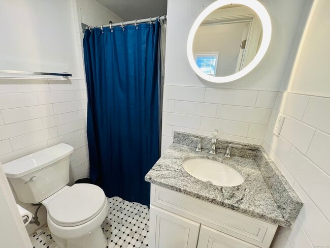 Building Photo - 597 Chapel St