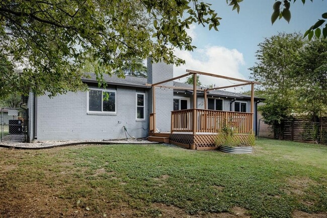 Building Photo - 6101 London Dr