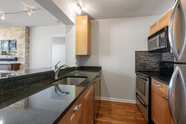 Building Photo - 2800 N Orchard St