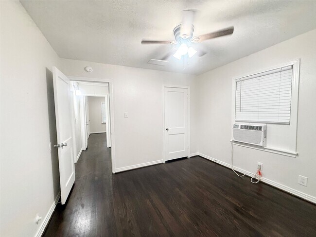 Building Photo - 832 S Anderson St