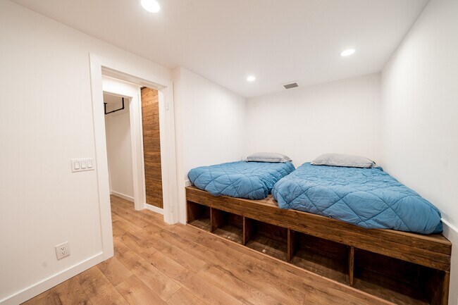 Building Photo - 2637 1/2 C St