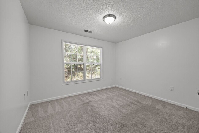 Building Photo - Two Bedroom Apartment