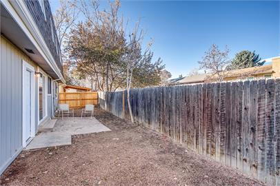 Building Photo - 2 car attached garage, located near Greenway Park Golf Course, pool, tennis courts and clubhouse....