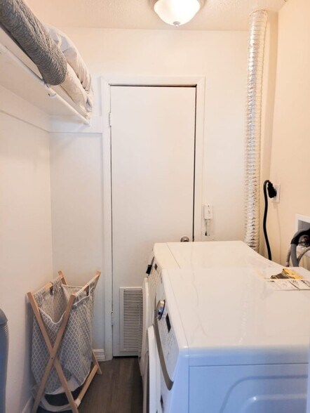 in unit laundry - 5114 33rd St E