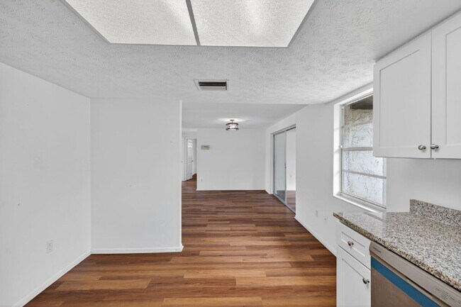 Building Photo - Beautiful 2 Bedroom, 2 Bathroom, 1 Car Garage home for rent.