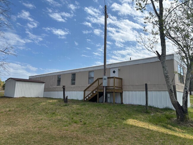 Building Photo - 2 BED, 2 BATH NEWLY REMOLDED MOBILE HOME IN PARK LOCATED IN EAGLE SPRINGS