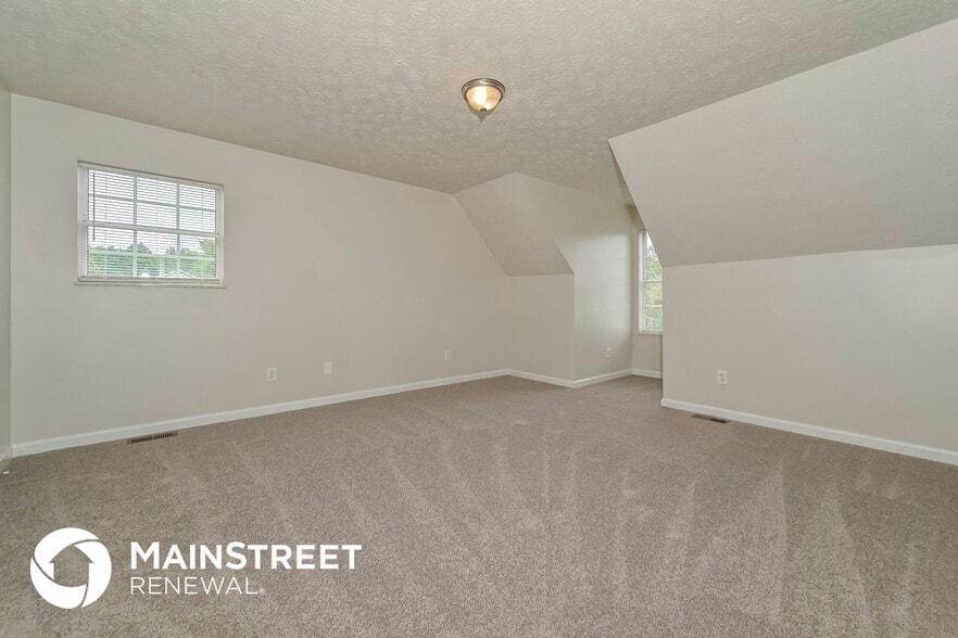Building Photo - 8231 Oak Terrace Ln