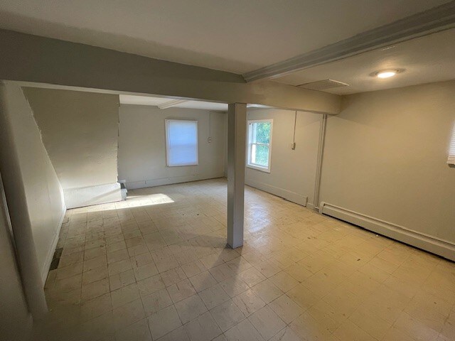 Building Photo - 702 Southgate Dr