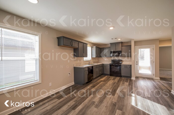 Building Photo - 1366 Maxwell Cir