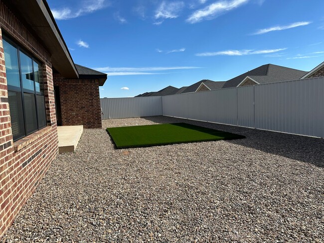 Building Photo - NEWER HOME IN THE COLONIES