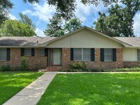 Building Photo - 1927 Montrose Dr