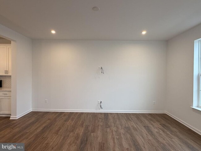 Building Photo - 453 Husky Trl