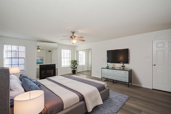 Building Photo - 9850 Pagewood Ln