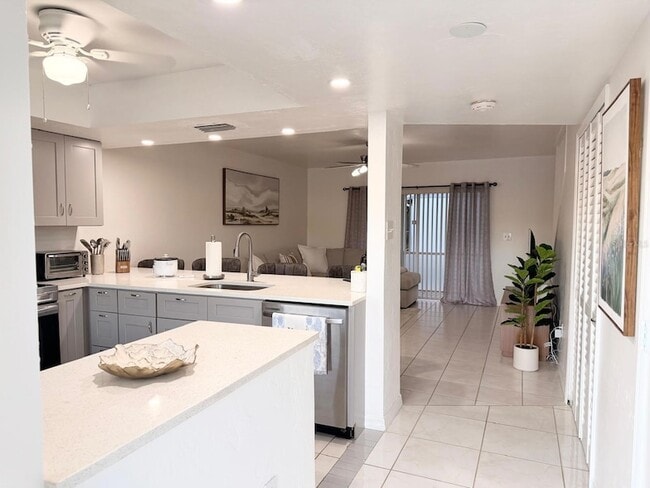 Building Photo - 5027 SW 16th Pl