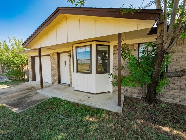 Building Photo - 2516 N W S Young Dr