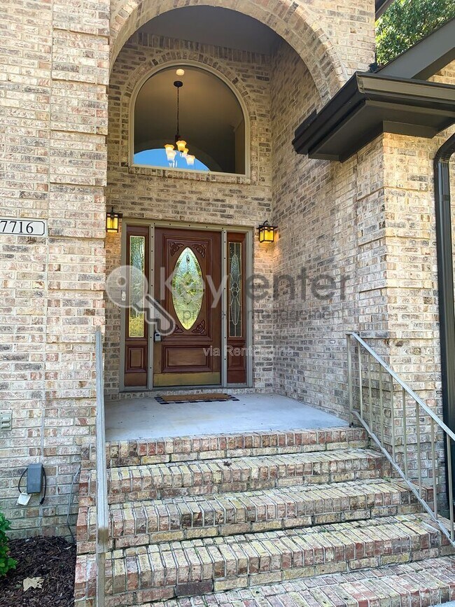 Building Photo - 7716 Royal Harbour Cir