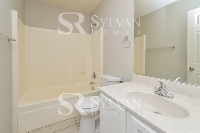 Building Photo - This charming ranch home is ready