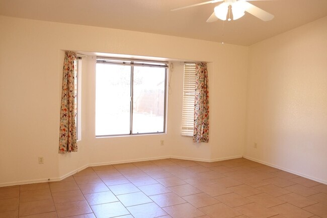 Building Photo - Canyon De Flores Home