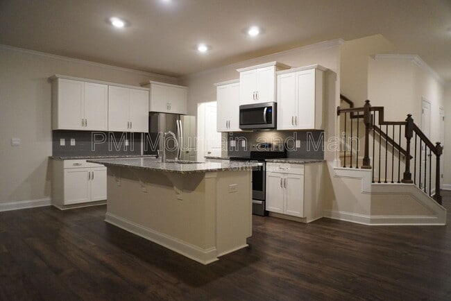 Building Photo - 210 Creekview Rd