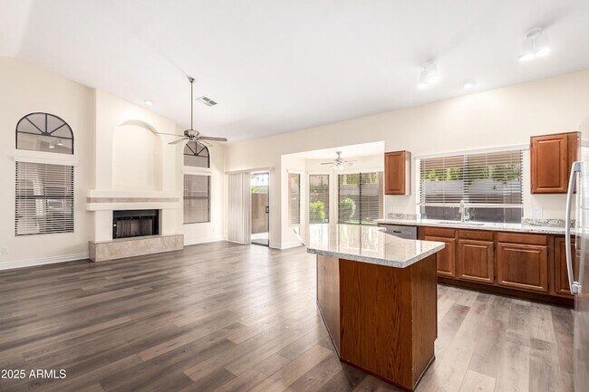 Building Photo - 1517 W Islandia Dr