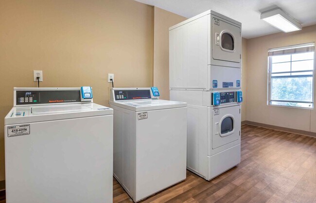 Building Photo - Furnished Studio-Indianapolis - Northwest - I-465