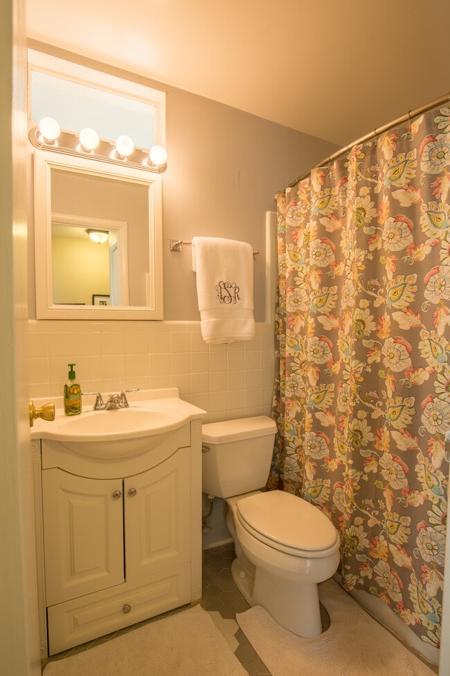 Building Photo - 4311 Kinloch Rd