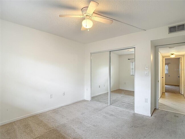 Building Photo - 831 Maple Ct