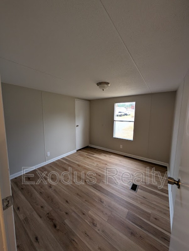 Building Photo - 45 Castle Wood