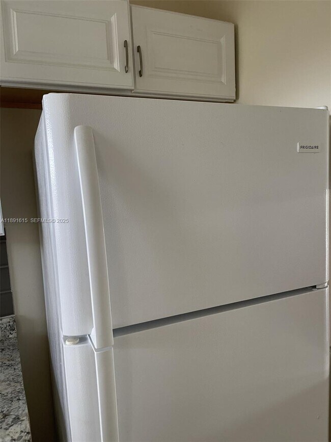 Building Photo - 8285 Sunrise Lakes Blvd