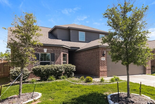 Building Photo - 2928 Parker Dr