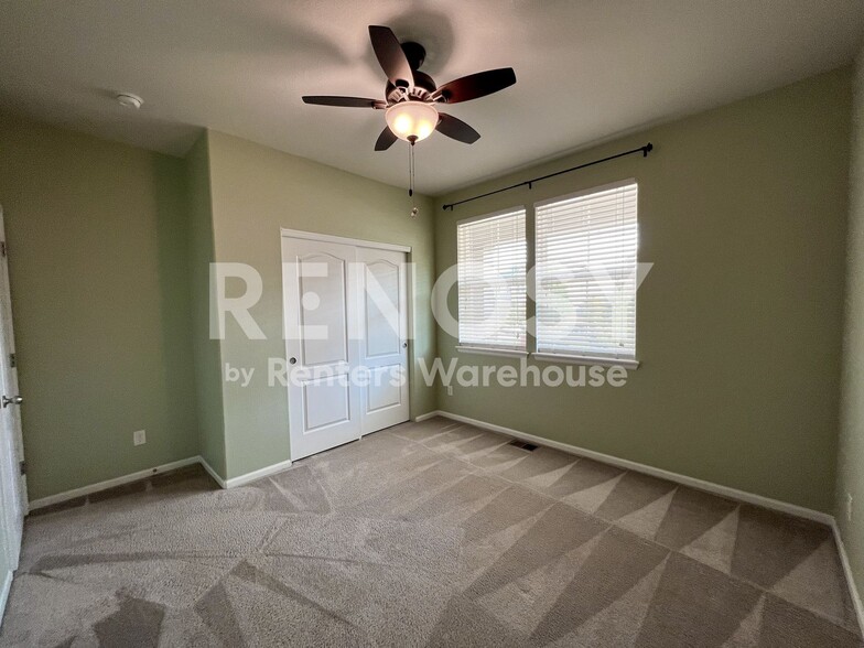 Building Photo - 25104 E Pinewood Pl