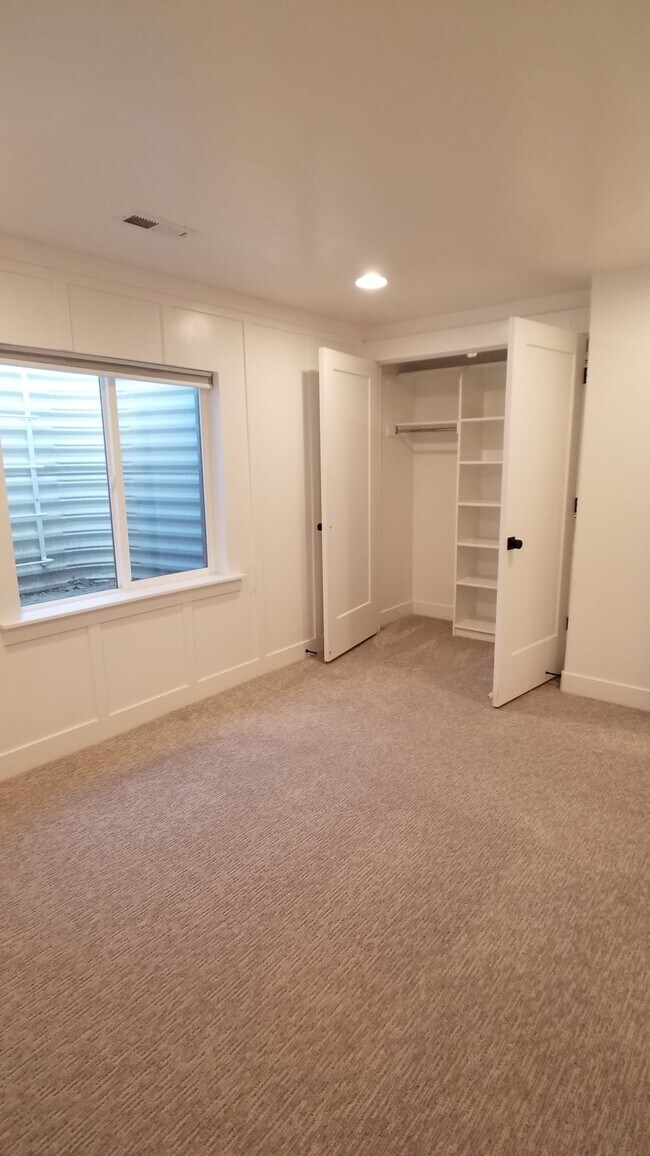 Building Photo - 32 W Sicula Rd.