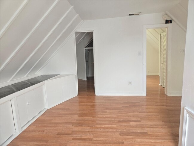 Building Photo - 426 Dunham Ave