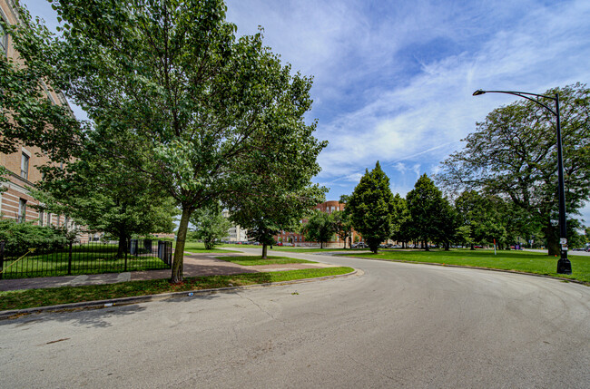 Building Photo - 5001 S King Dr